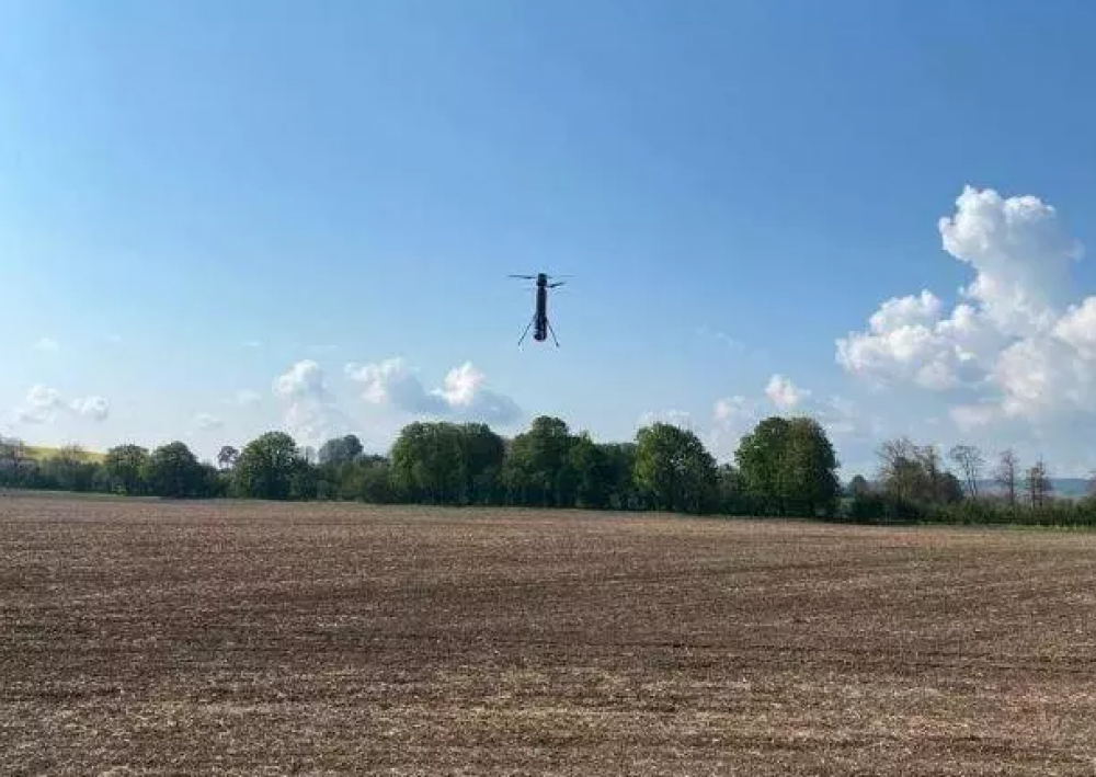 FOTO // O dronă misterioasă, cu decolare verticală, a apărut în dotarea armatei ucrainene. Ce spun experții